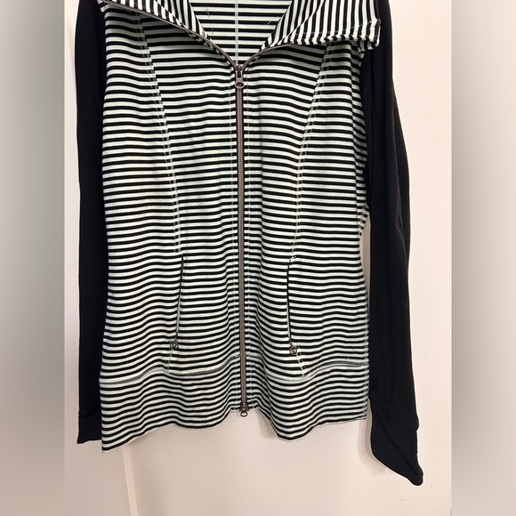 Lululemon Daily Yoga Full Zip Jacket in Mint Moment Black - Picture 7 of 13